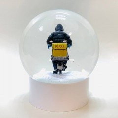 Снежный шар "Доставщик пиццы"